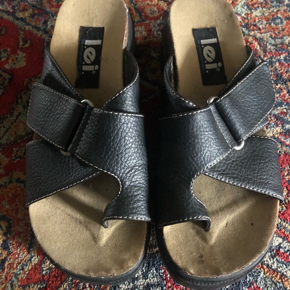 lei sandals